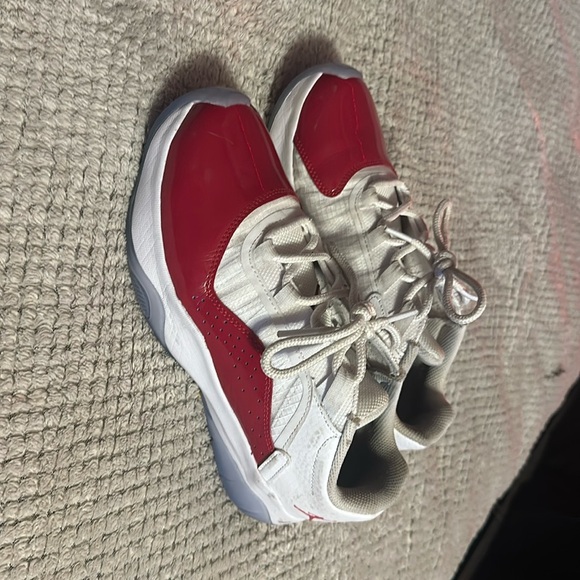 red and white Jordan 11 CMFT basketball shoes